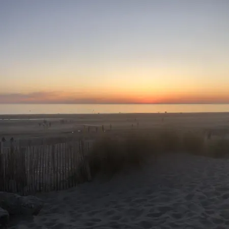 Mobil-home Climatise A 5 Min De La Mer, Campsite